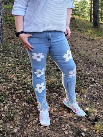 Jeans med blomster - Drøbak motehus