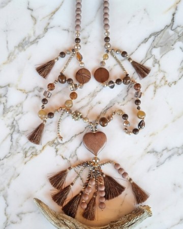 Langt halskjede med hjerte Brunt