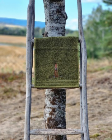 Håndkle med ski 30x50cm Mosegrønn