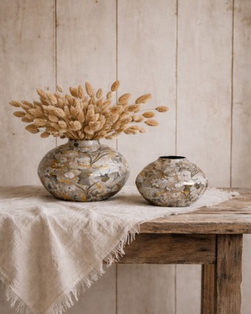 Vase med fin dekor L