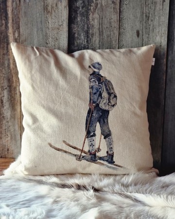 Putetrekk Gabriel på ski 50x50cm